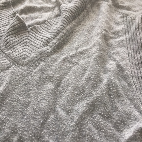 EXPRESS V-Neck Sweater. Size SMALL - Picture 3 of 3